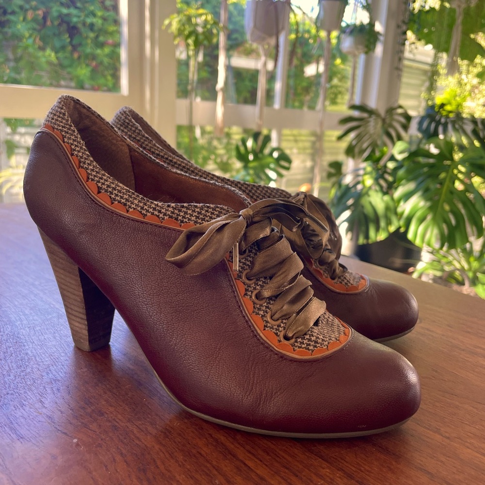 Poetic License | Backlash Ankle Bootie Women Size 8.5 Brown Lace Up Closed Toe